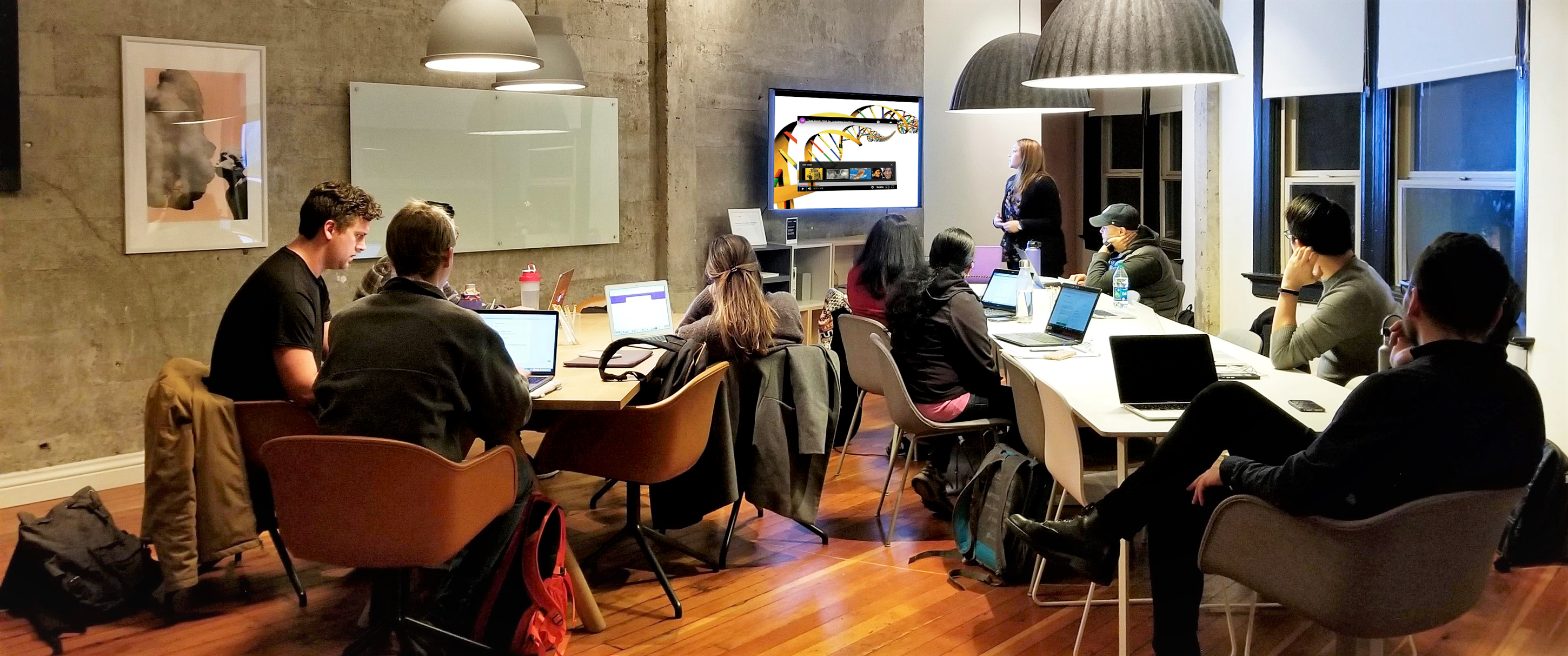 Scuola, aula e ambienti virtuali collaborativi, flessibili e sanificati. Scuola, aula e ambienti virtuali collaborativi, flessibili e sanificati.